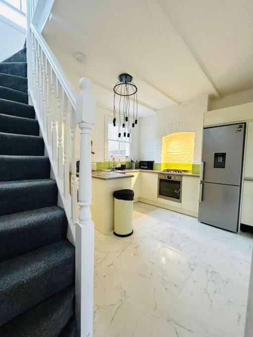 Appartamento Elegant House In Stratford Londra Esterno foto
