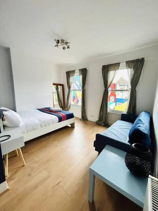 Appartamento Elegant House In Stratford Londra Esterno foto