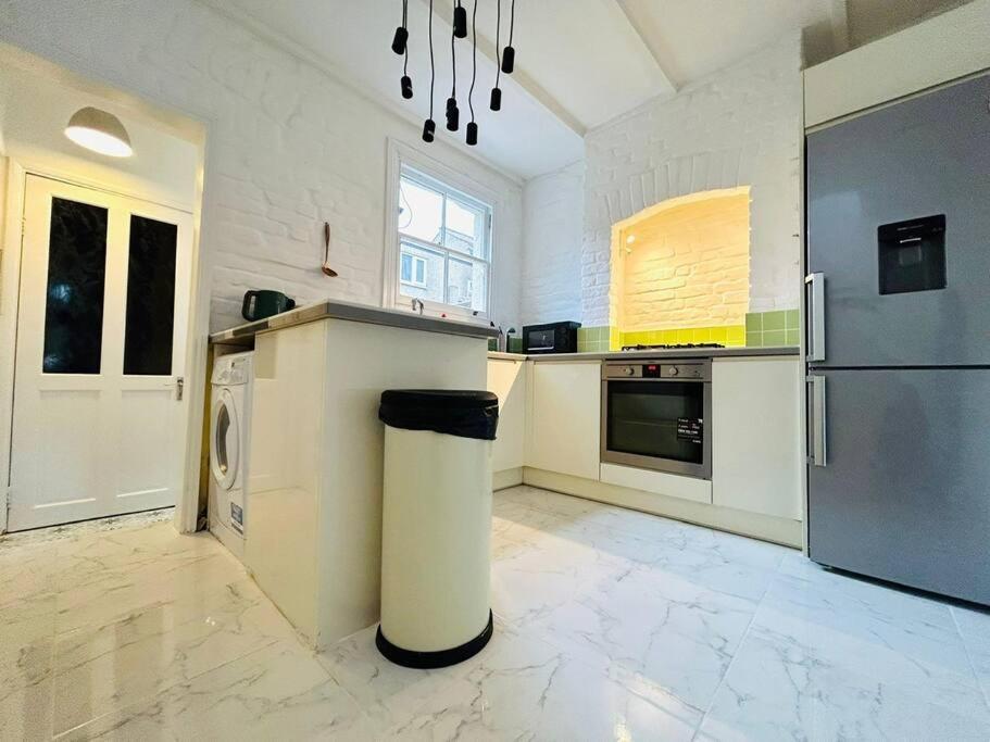 Appartamento Elegant House In Stratford Londra Esterno foto