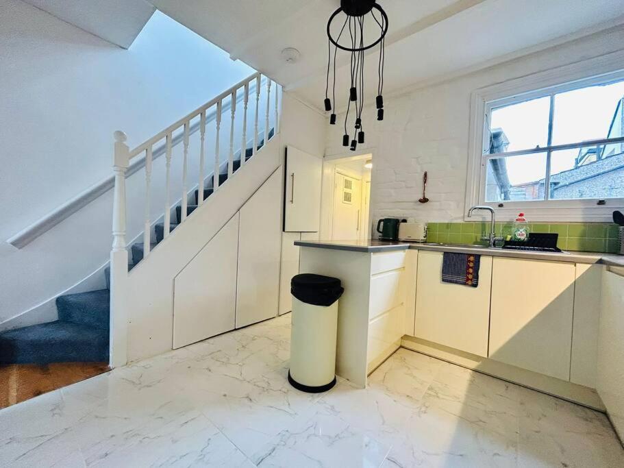 Appartamento Elegant House In Stratford Londra Esterno foto
