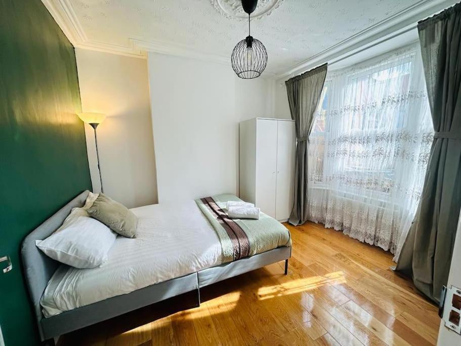 Appartamento Elegant House In Stratford Londra Esterno foto