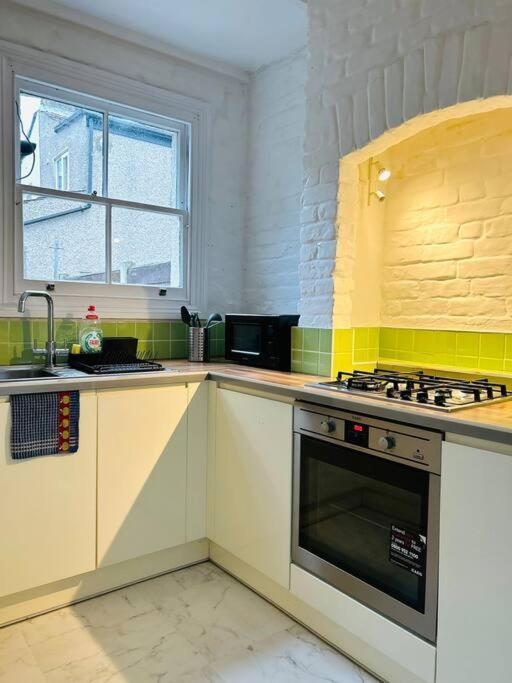 Appartamento Elegant House In Stratford Londra Esterno foto